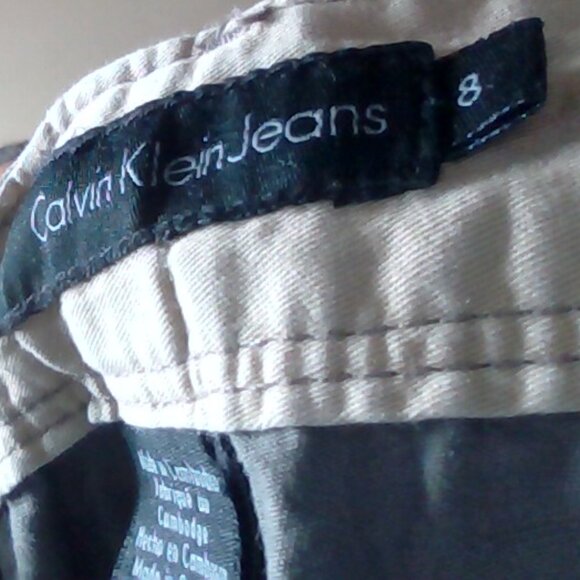 Women's Calvin Klein Jeans Roll-Up Cargo Shorts - Picture 3 of 5